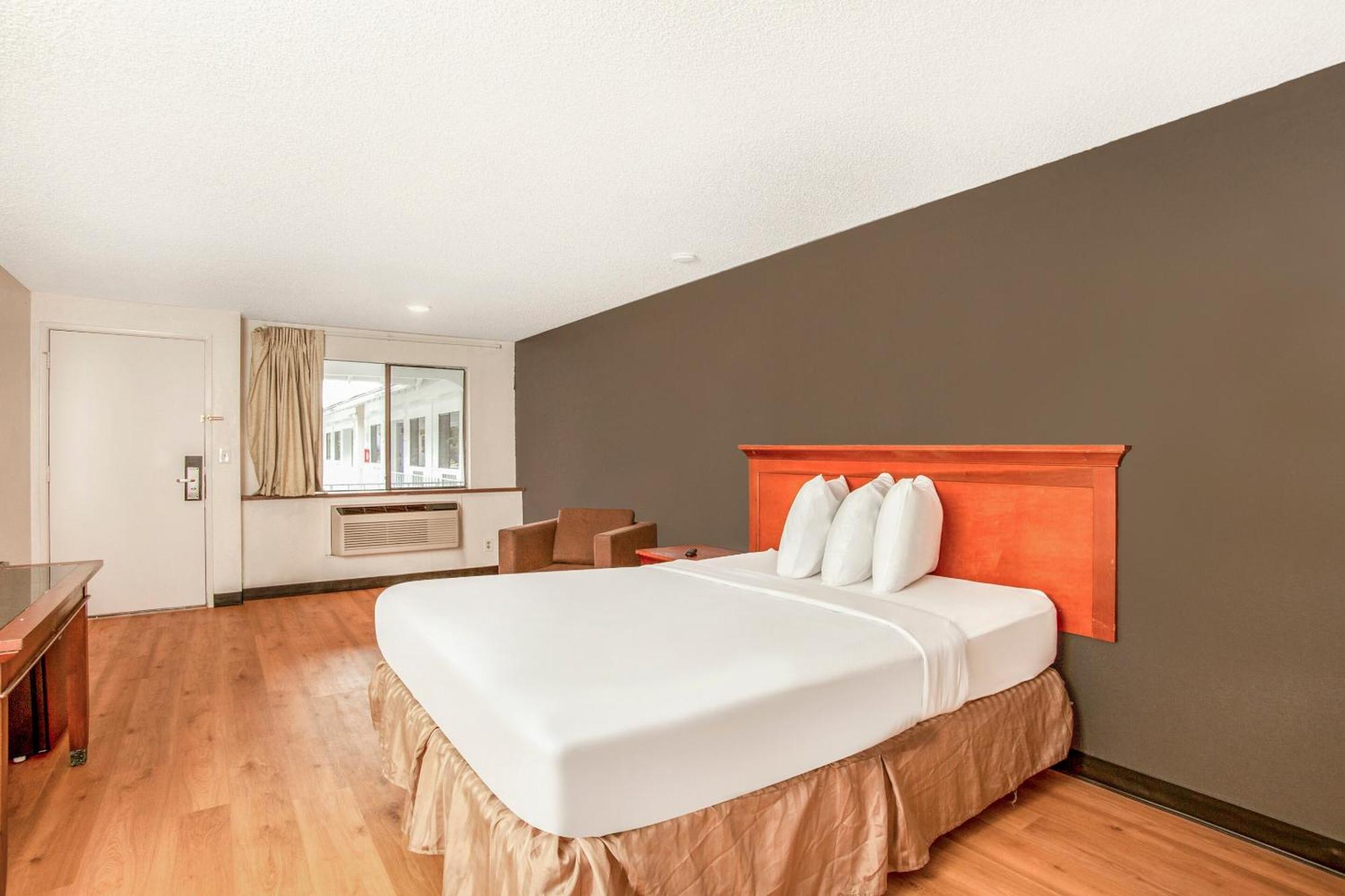 Oyo Hotel Centralia Dış mekan fotoğraf