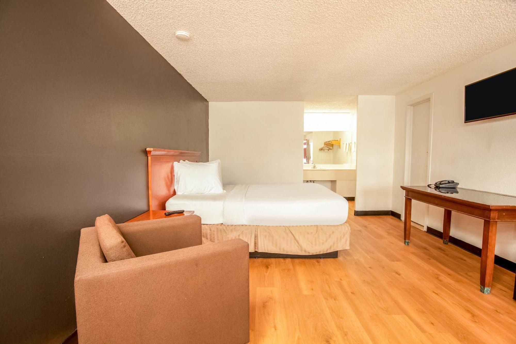 Oyo Hotel Centralia Dış mekan fotoğraf
