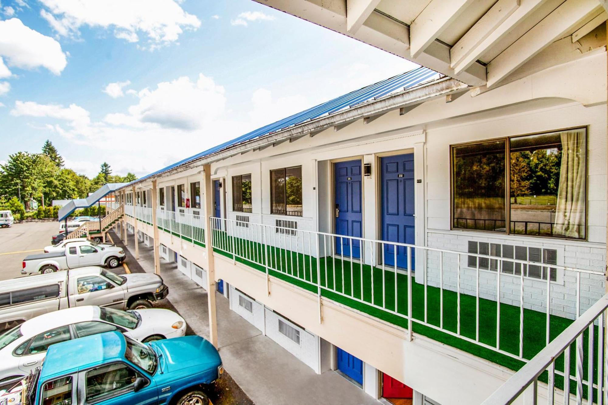 Oyo Hotel Centralia Dış mekan fotoğraf