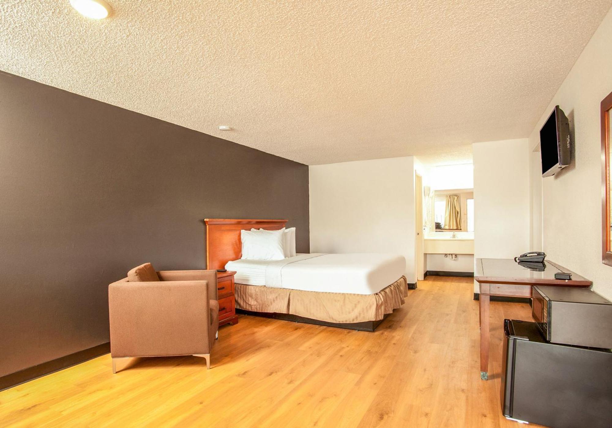 Oyo Hotel Centralia Dış mekan fotoğraf