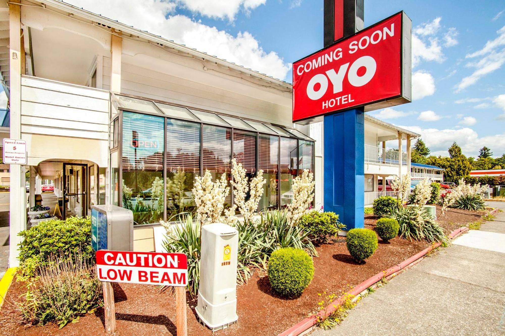 Oyo Hotel Centralia Dış mekan fotoğraf